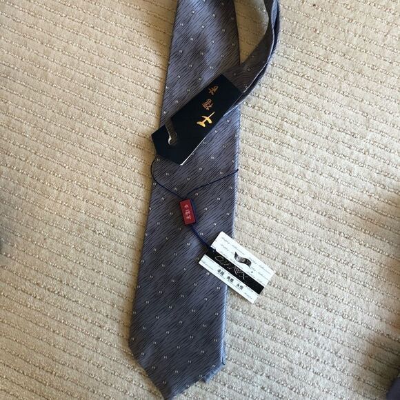 NWT 100% Silk Tie - Picture 1 of 4